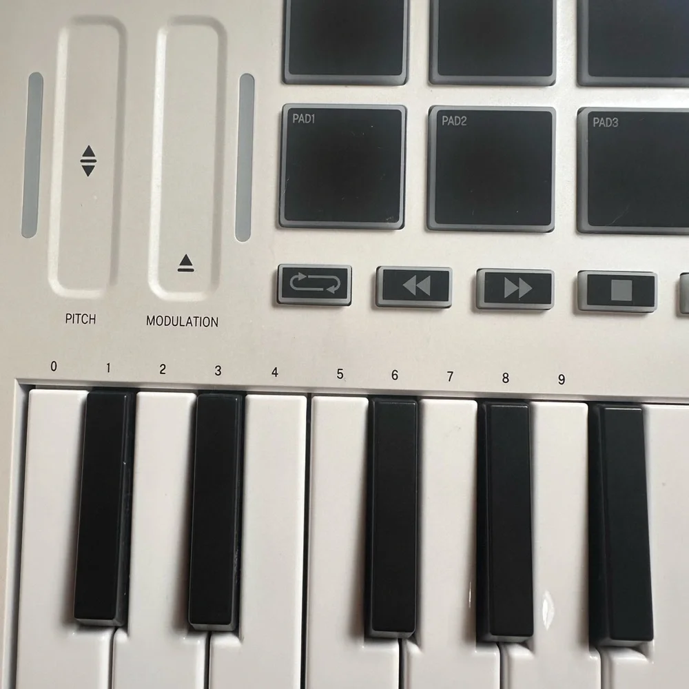 DMK-25 White MIDI Keyboard Controller